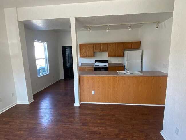 Building Photo - 404 S Marion St