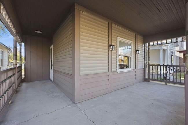 Building Photo - Newly Updated 3-Bedroom Home with Modern U...