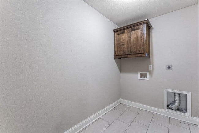 Building Photo - 2091 Eagle Dr