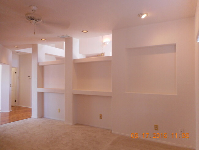 Building Photo - Beautiful 3BD/ 2 BA House For Rent