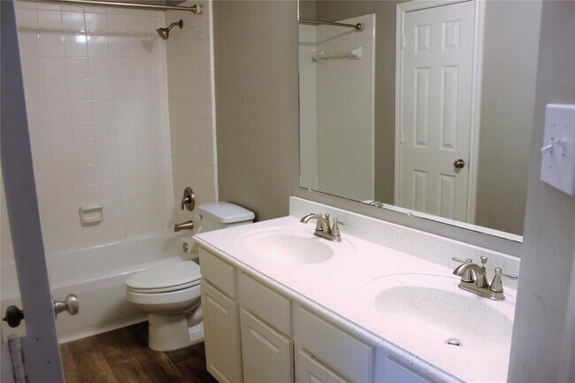Building Photo - 20910 Kings Clover Ct