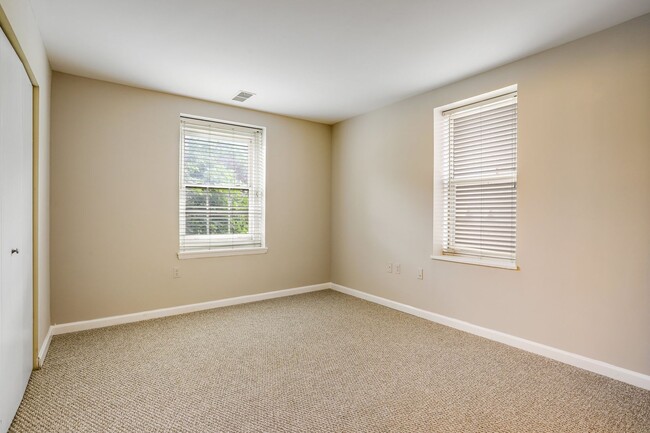 Building Photo - 1 Bedroom Meridian Hill Oasis - Between Ad...