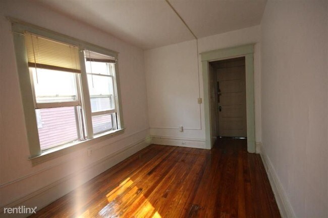 Building Photo - 5 br, 2 bath House - 615 Village St