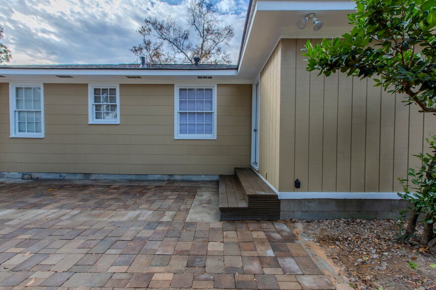 Backyard Patio - 1532 E 53rd St