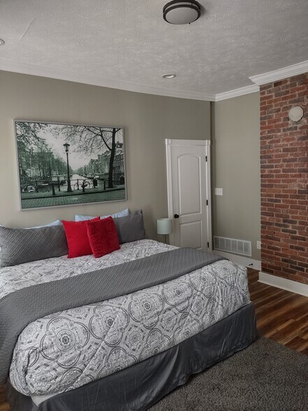 Building Photo - 3144 Woodbine Ave