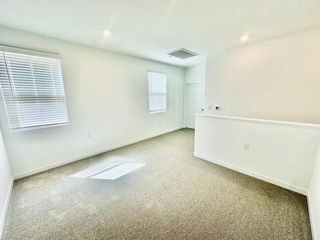 Building Photo - 878 Fruitwood Ave