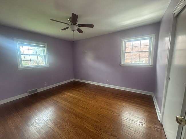 Building Photo - Hikes Point 3+ bedroom home with finished basement and garage