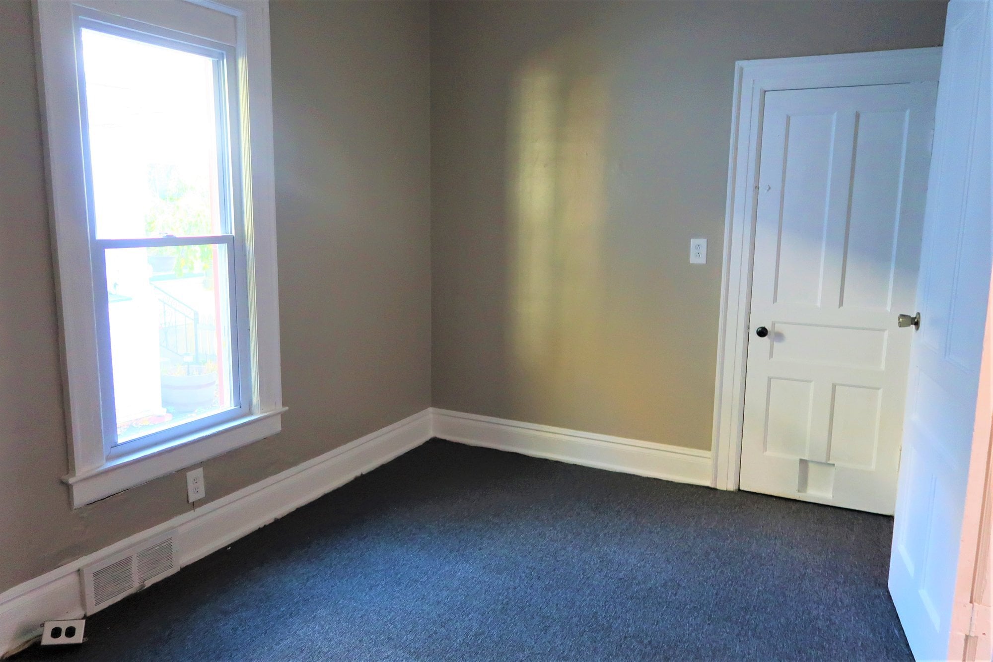 Building Photo - 238 Miller St