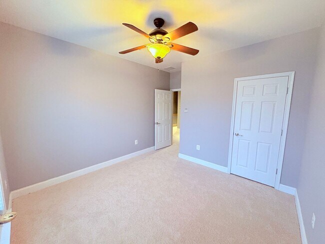 Building Photo - POTOMAC CLUB - TOWNHOUSE CONDO