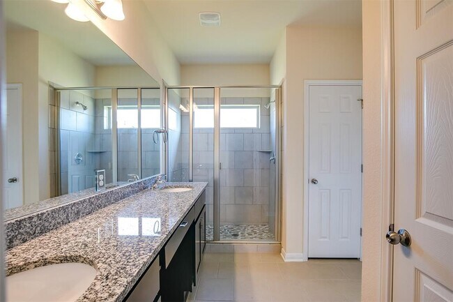 Building Photo - 905 Falkland Trace