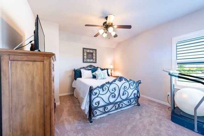 Building Photo - 810 Miramar Dr
