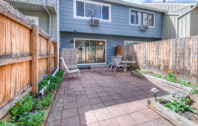 Building Photo - Beautiful Townhouse in Boulder!
