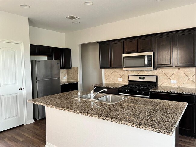 Building Photo - 15013 Jolynn St