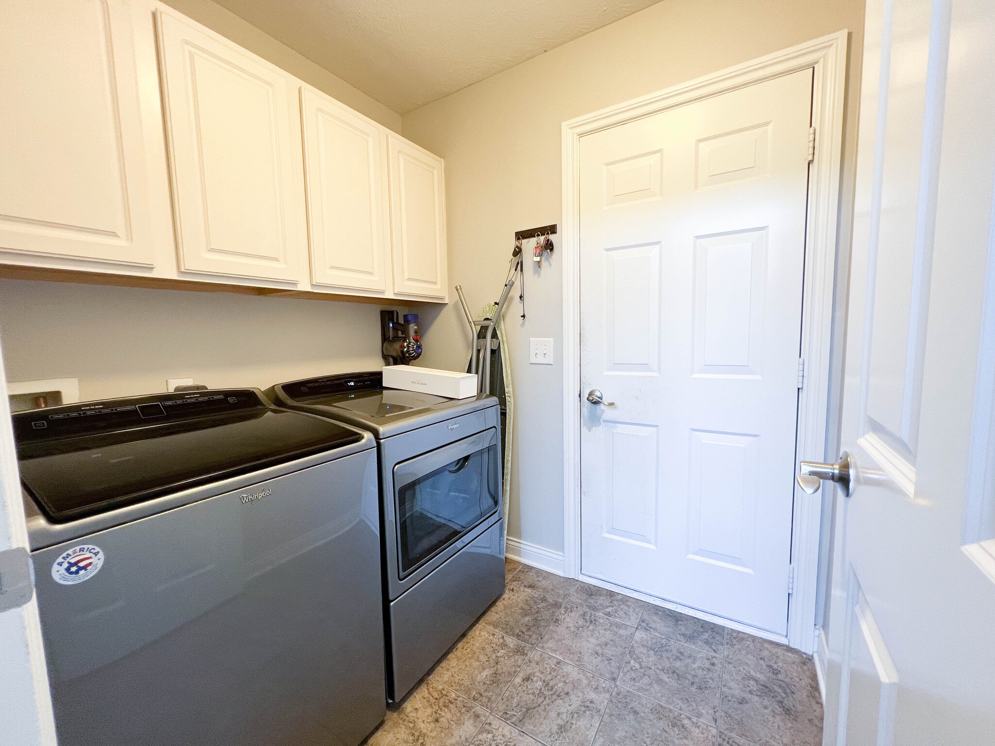 Building Photo - 8661 N Meridian St