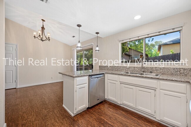 Building Photo - 2277 Knollwood Dr