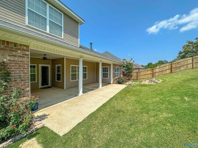 Building Photo - 2303 Palisades Ct SW