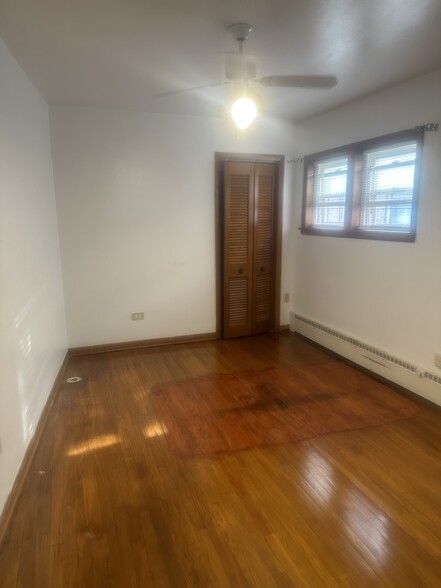 Building Photo - 10306 Chaucer St