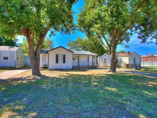 Building Photo - 314 W Peach St