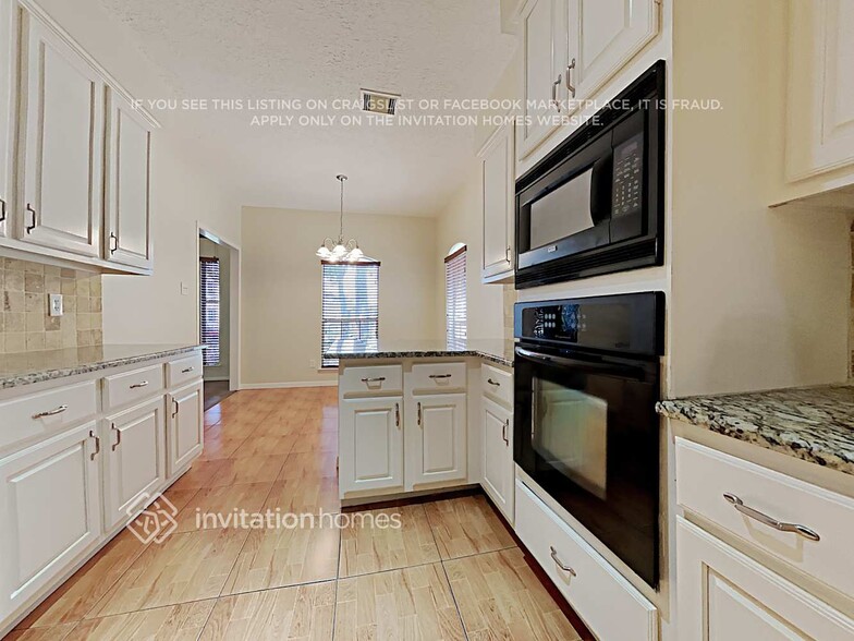 Building Photo - 15107 Dawnbrook Dr