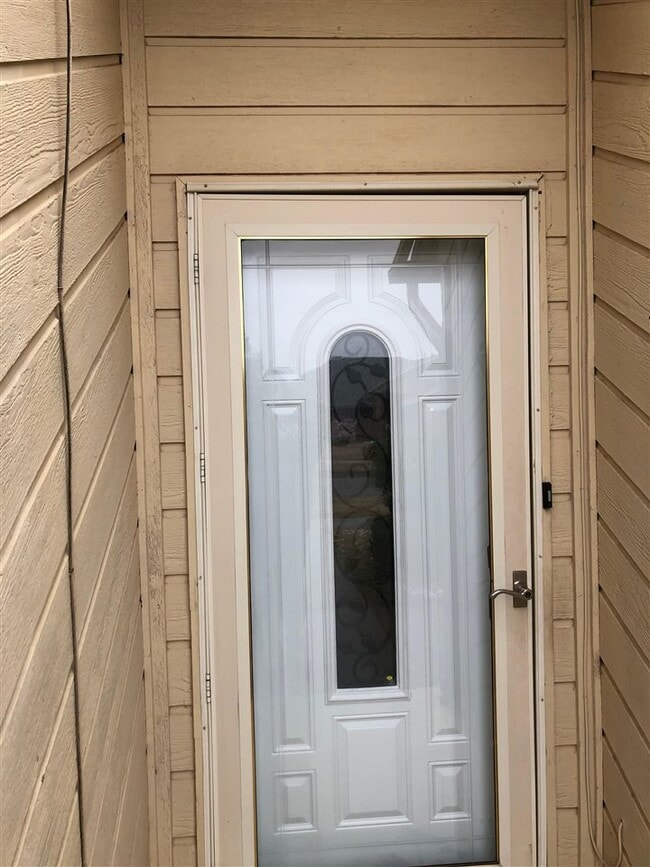 Building Photo - 1405 SE Hillcrest Ave