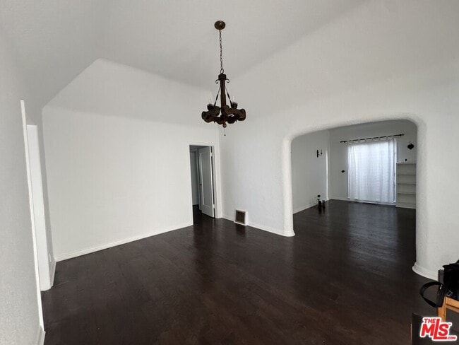 Building Photo - 326 N La Jolla Ave