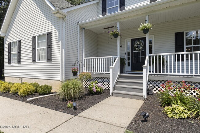 Building Photo - 6 Kindling Way