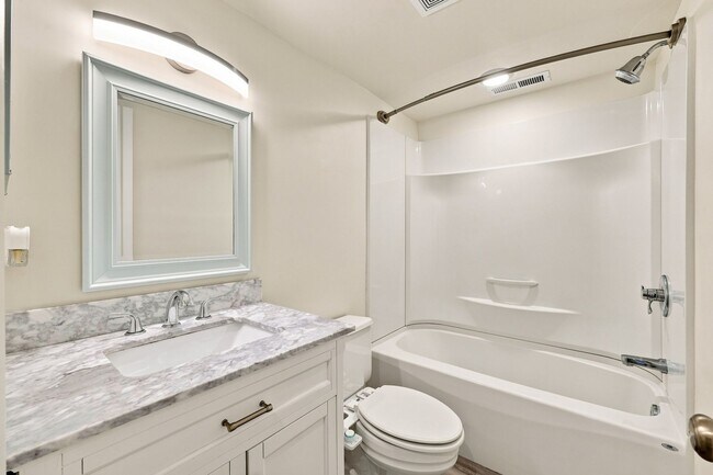 Building Photo - 1243 Cedars Ct