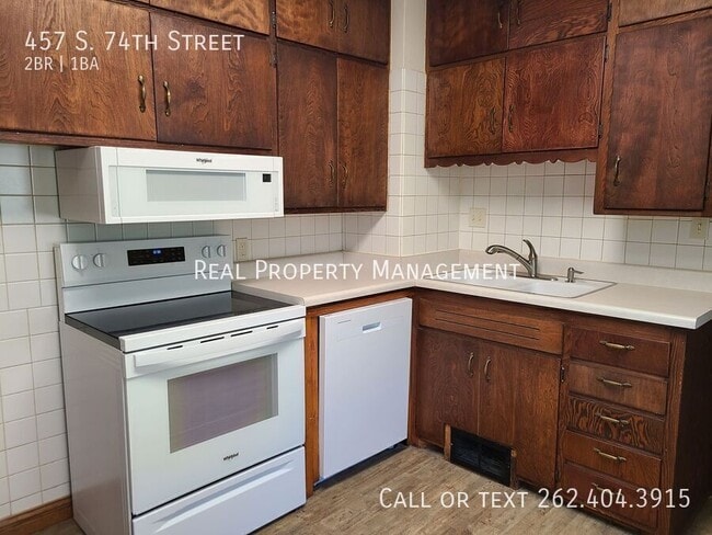 Building Photo - 457 S 74th St