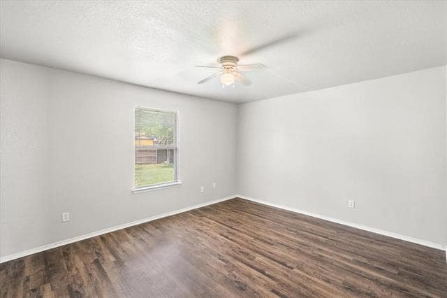 Building Photo - 404 Kings Way Dr