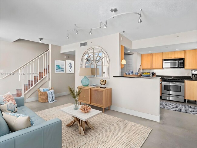 Building Photo - 7600 Collins Ave