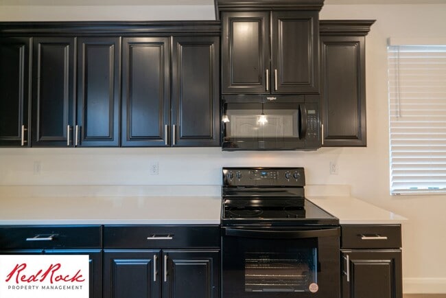 Building Photo - St. George 3 Bedroom Single-Level Home–$30...