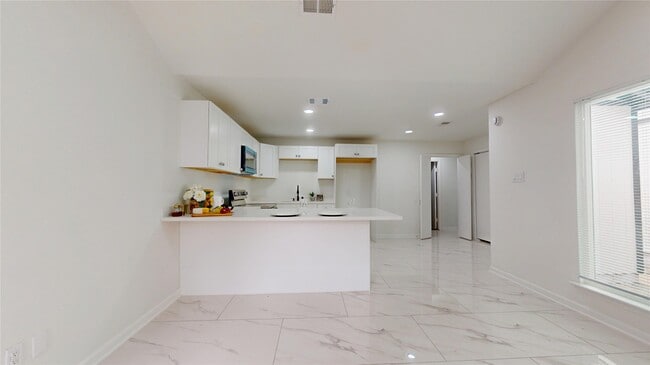 Building Photo - 7415 Alcomita Dr