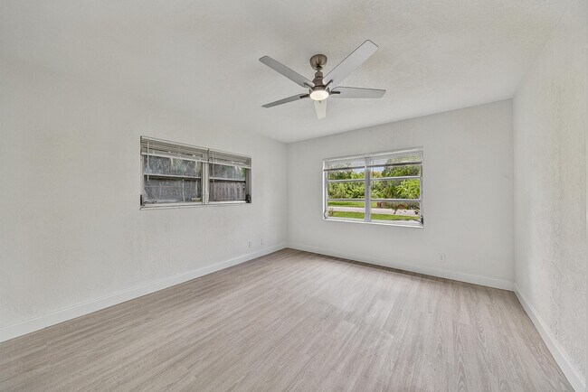 Building Photo - 317 SW 19th St