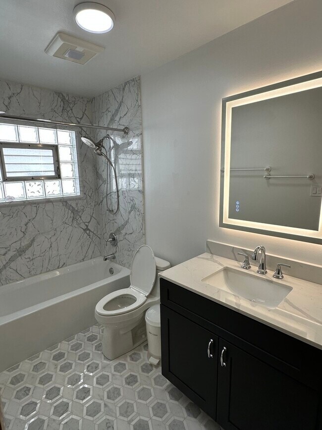 Building Photo - 2605 N 76th Ave
