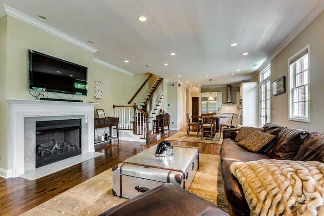 Building Photo - 932 Westmoor Rd