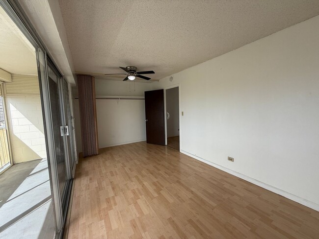 Building Photo - Makiki Colony - 1 Bedroom, 1 Bath, 1 parki...