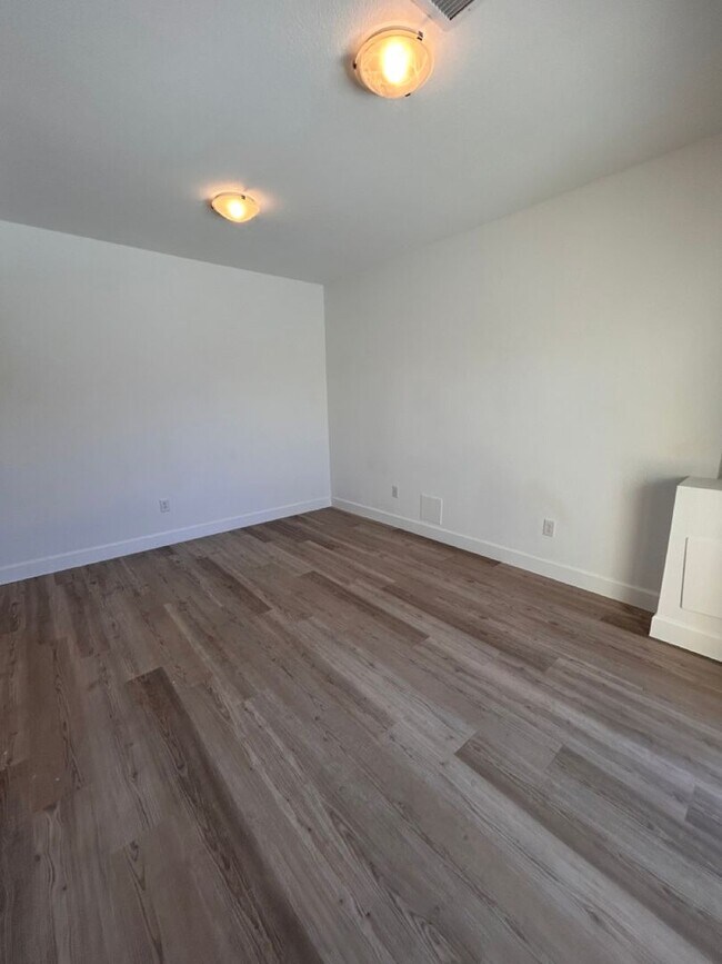 Building Photo - Spacious 3 Bedroom, 3 Bath Townhome located in Arapahoe County available for Summer Move In for t...