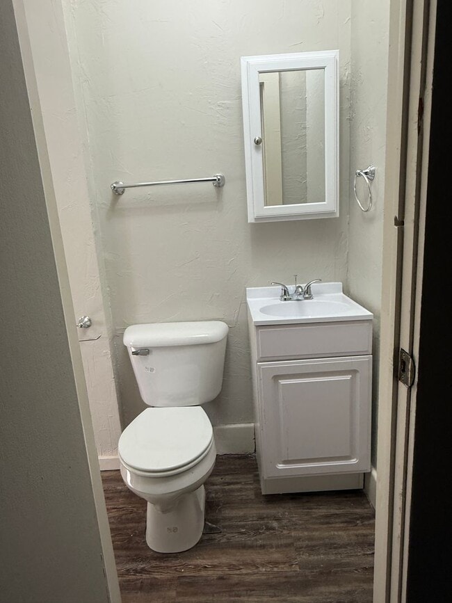 Building Photo - Recently renovated 2 or 3 bedroom with New kitchen