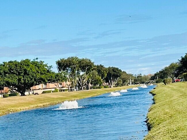 Building Photo - 1007 Green Pine Blvd