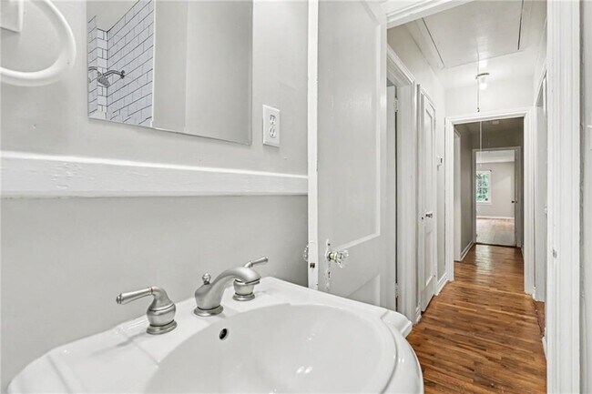 Building Photo - 3743 Poplar Dr