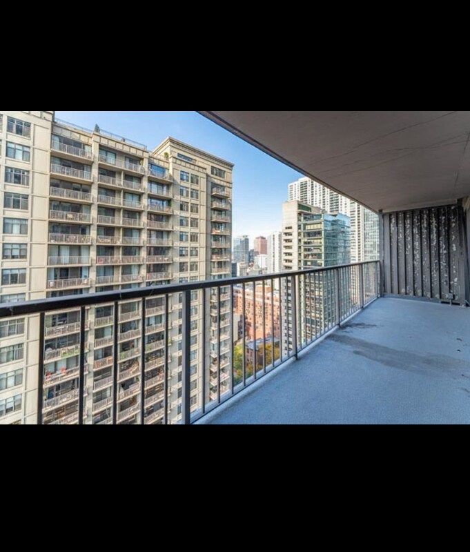 Building Photo - 10 E Ontario St