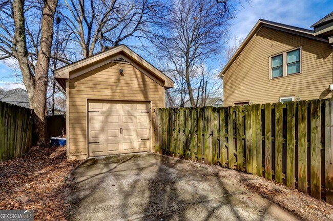 Building Photo - 345 Chastain St SE