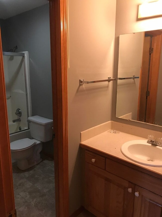 Building Photo - 900 Christie Ct