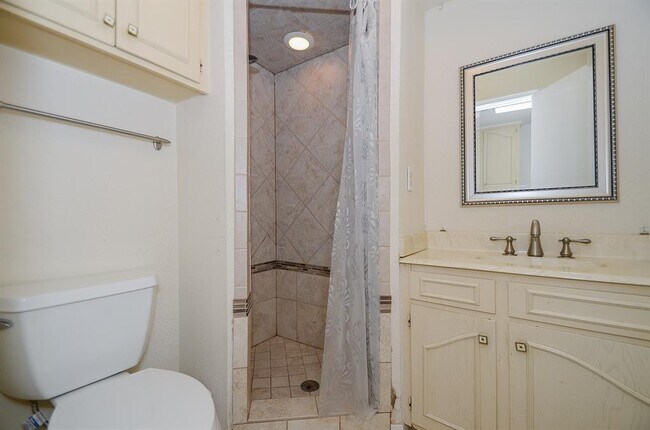 Building Photo - 11906 Pepperdine Ln