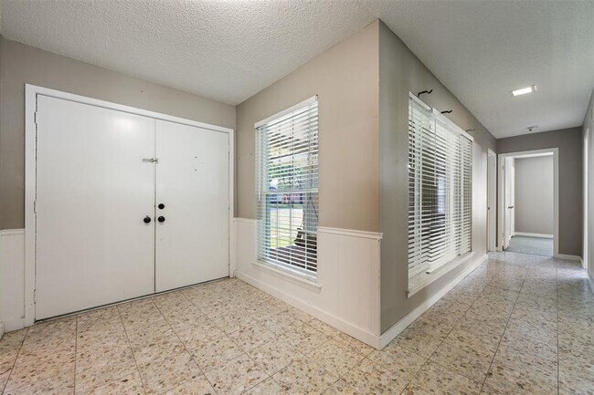 Building Photo - 2407 Harrowden Dr