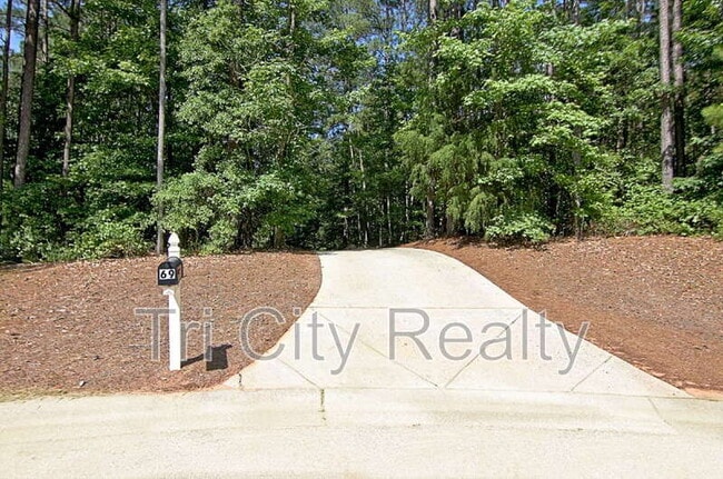 Building Photo - 69 Meadows Creek Ln