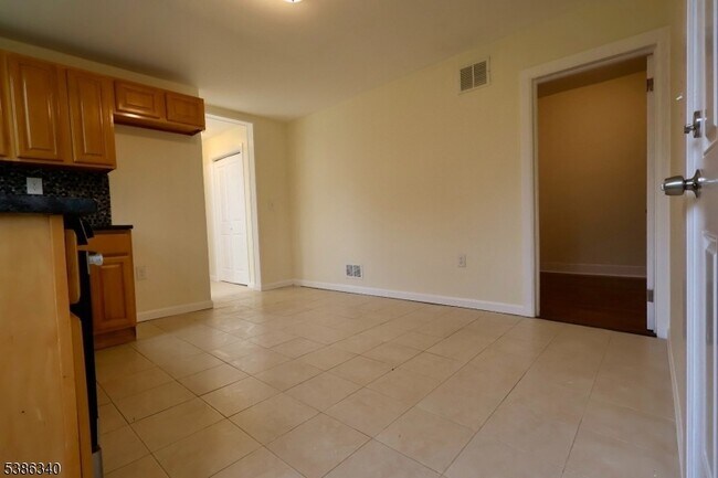 Building Photo - 484 S 16th St