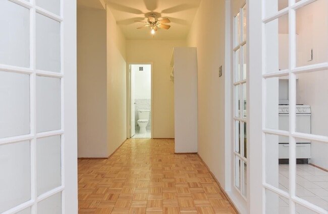 Building Photo - Spacious & Bright Junior 1 Bedroom at River Place East