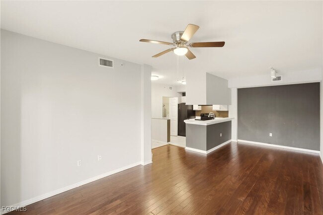 Building Photo - 6490 Aragon Way