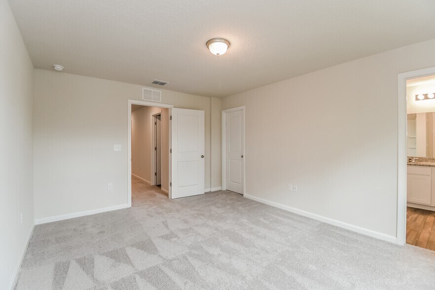 Building Photo - 45380 Red Brick Dr